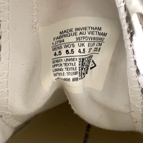 Converse women’s size 6.5. Worn once/charcoal grey - Picture 3 of 3